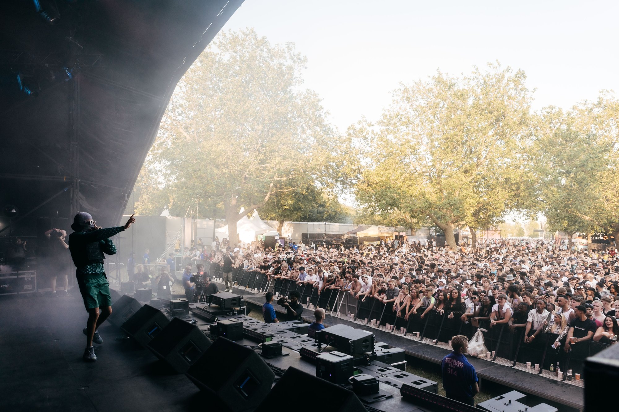 Meekz at Wireless — leap from the stage over the crowd, landscape